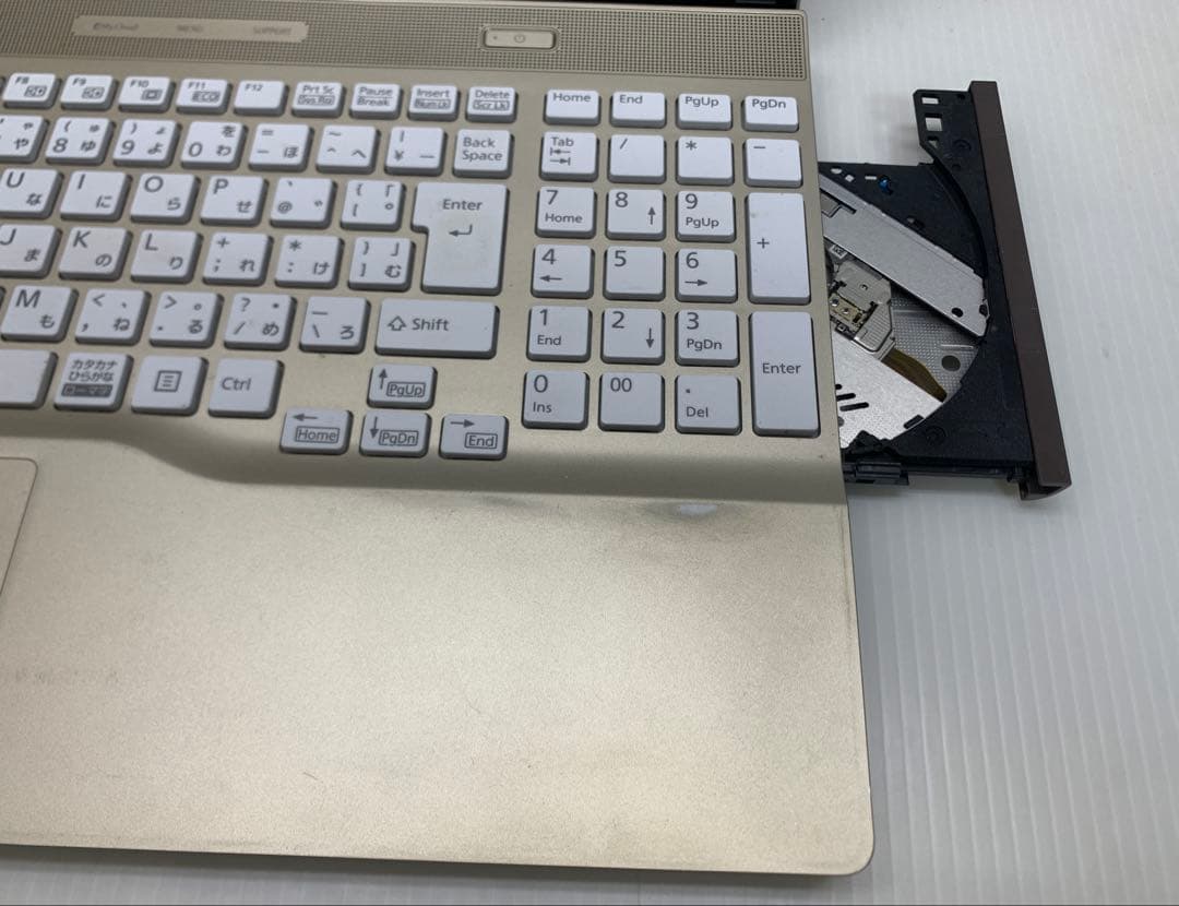 富士通ノートパソコン Windows 11 office 付き