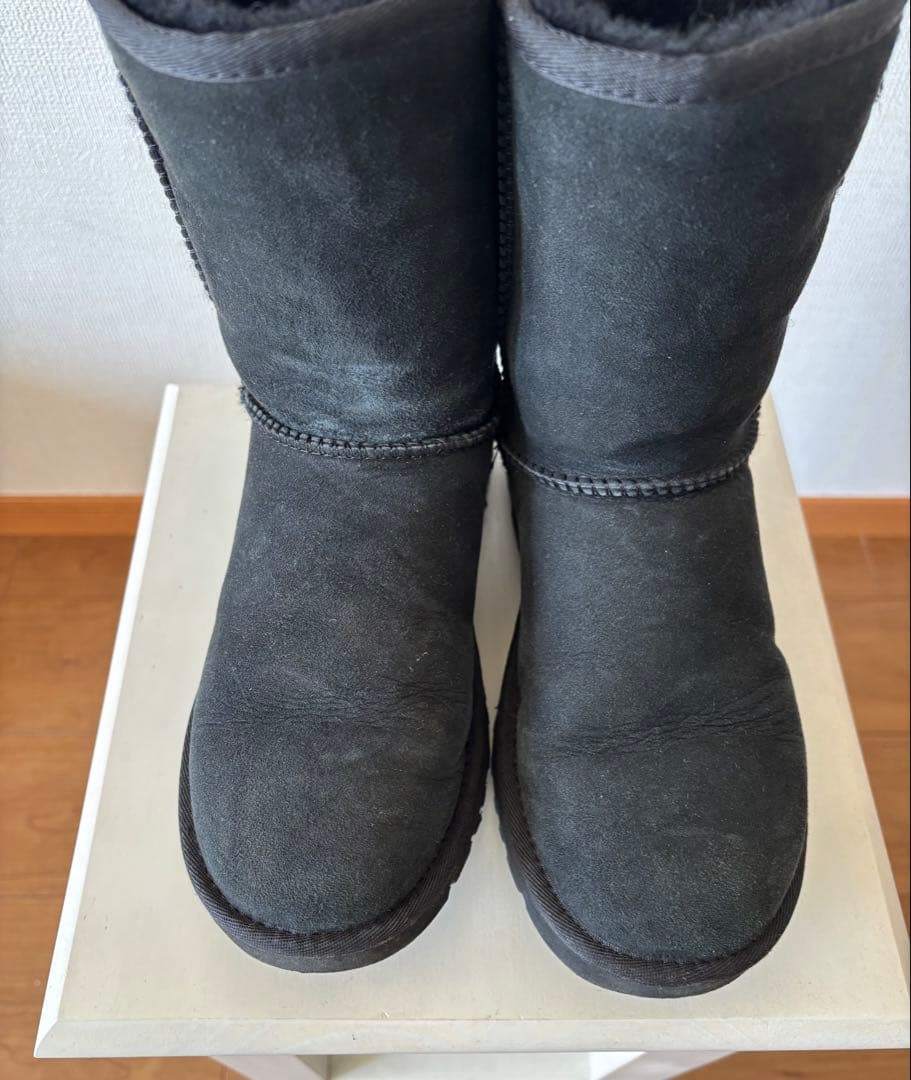 UGG ブラック ムートンブーツ 星型デコレーション付き　カスタマイズ