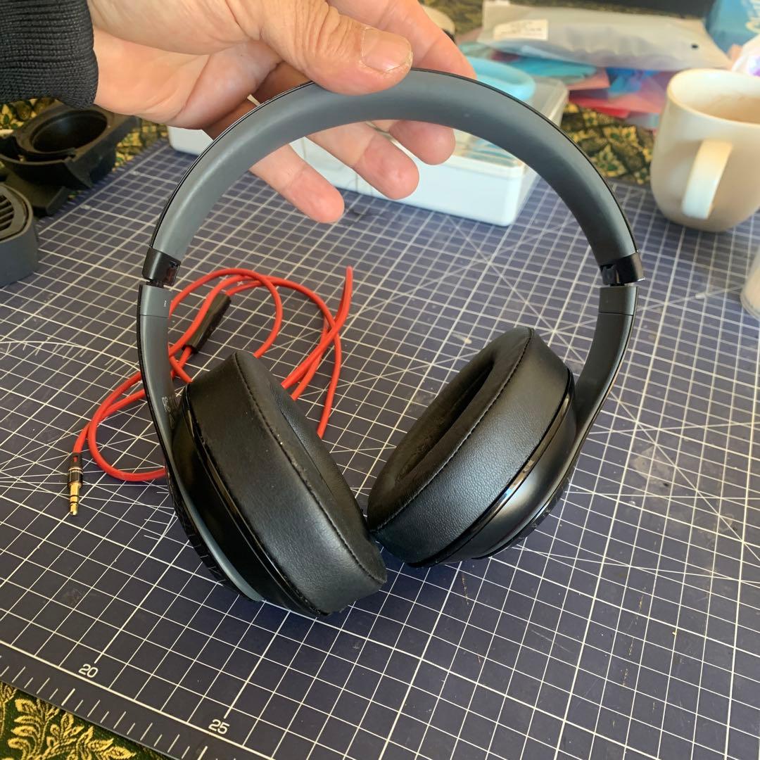 Beatsヘッドフォン ブラック 赤いケーブル付き