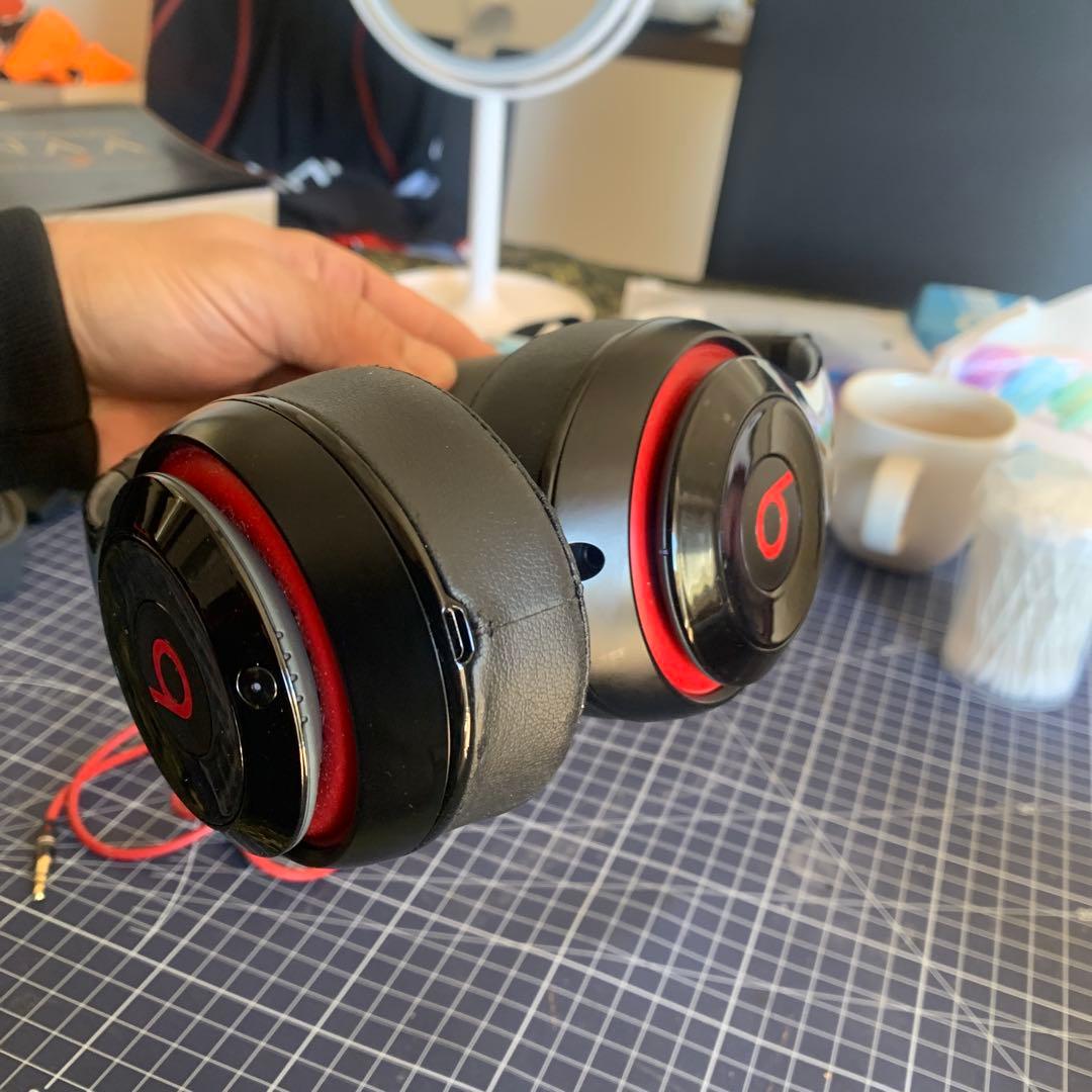 Beatsヘッドフォン ブラック 赤いケーブル付き