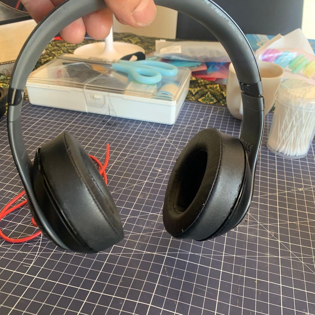 Beatsヘッドフォン ブラック 赤いケーブル付き