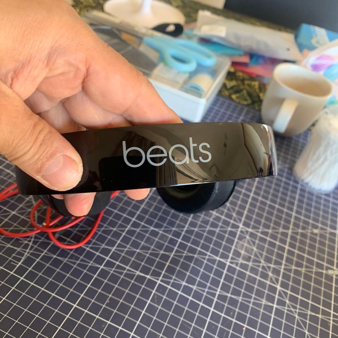 Beatsヘッドフォン ブラック 赤いケーブル付き