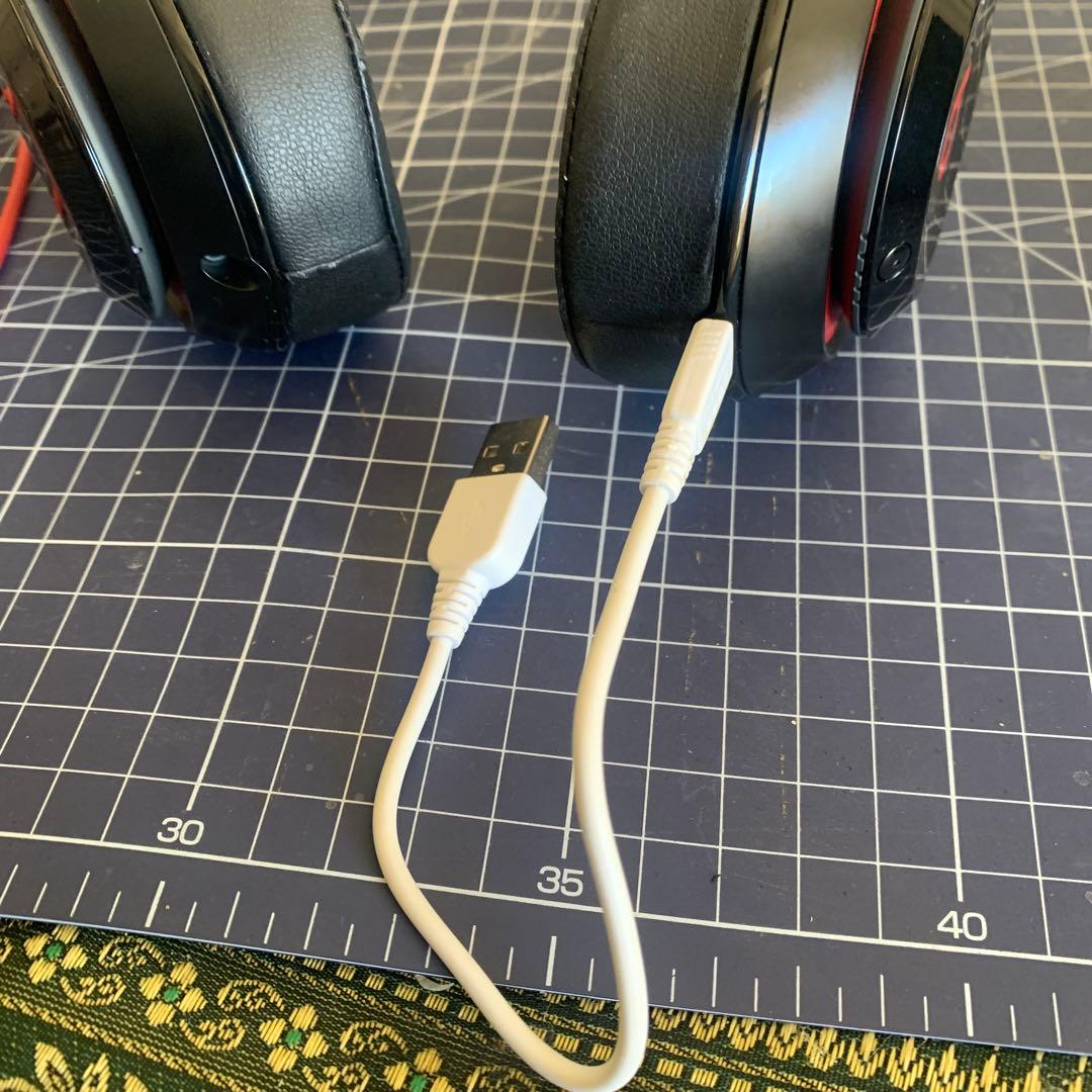 Beatsヘッドフォン ブラック 赤いケーブル付き