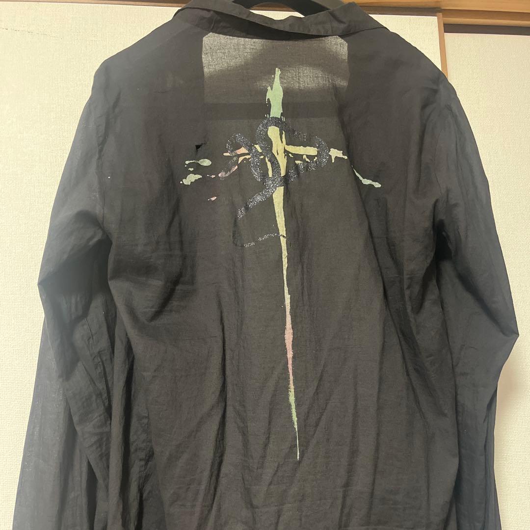 訳ありkmrii ブラック グラフィックプリント シャツ　サイズ3 背中に傷あり