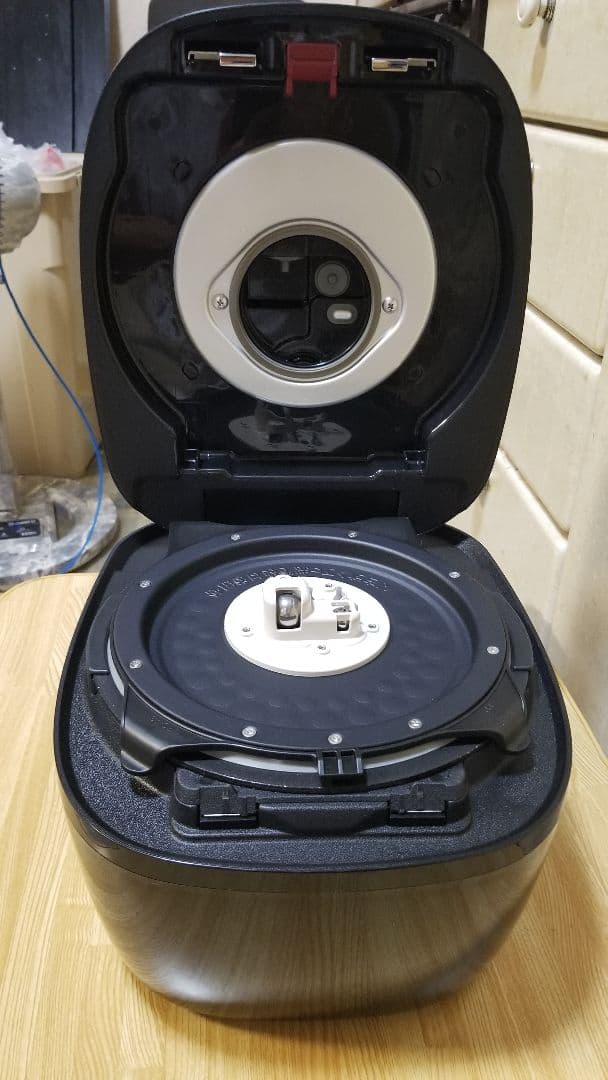 ☆2021年製☆タイガー圧力IH炊飯器 ☆ご泡火炊き☆遠赤9層土鍋かまどコート釜