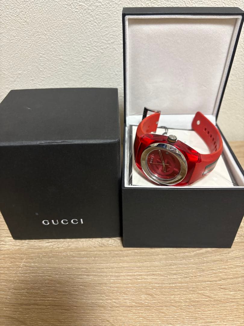 GUCCI アナログ時計 レッド