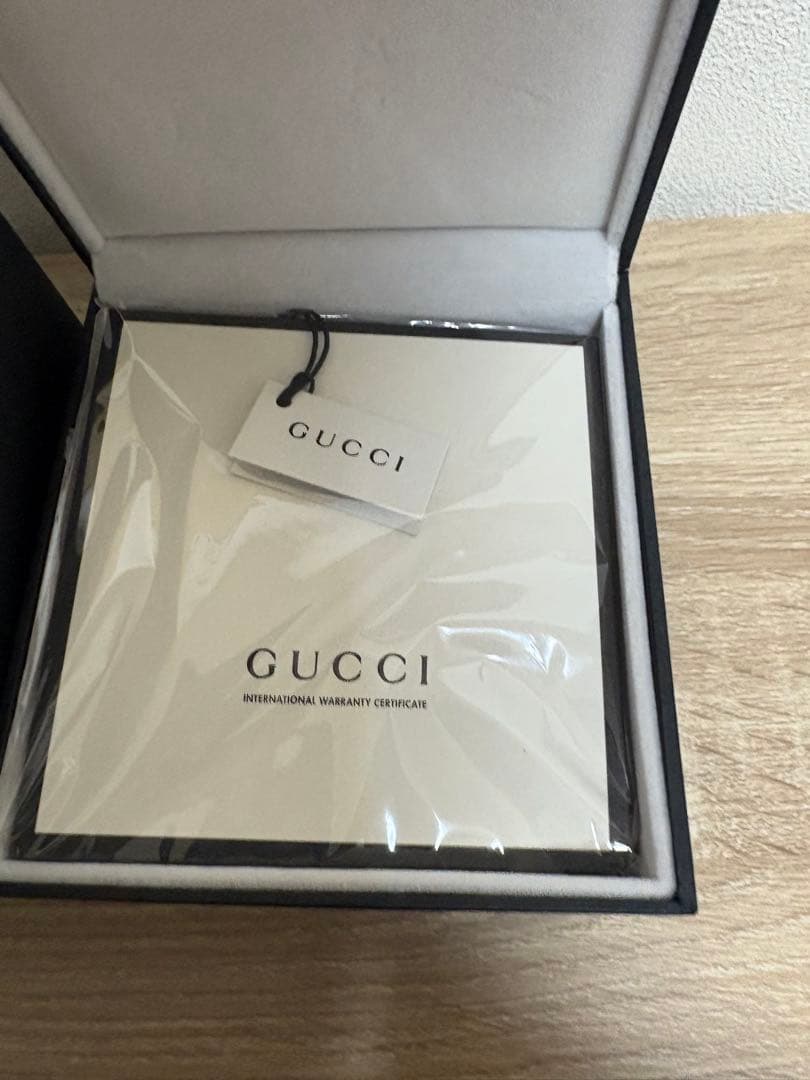 GUCCI アナログ時計 レッド