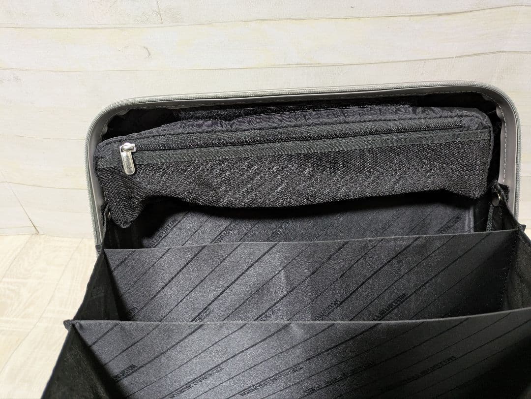 無骨でかっこいい！ゼロハリバートン　アルミキャリーケース