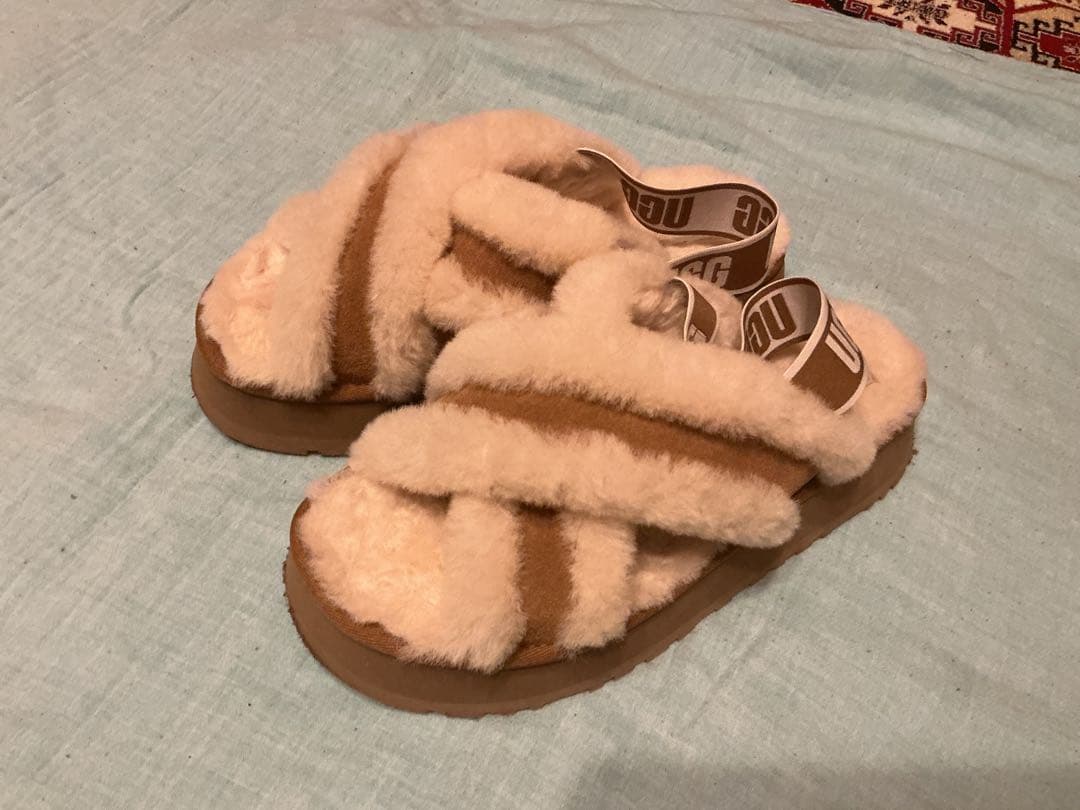 UGG ファーサンダル ベージュ厚底　冬用サンダル