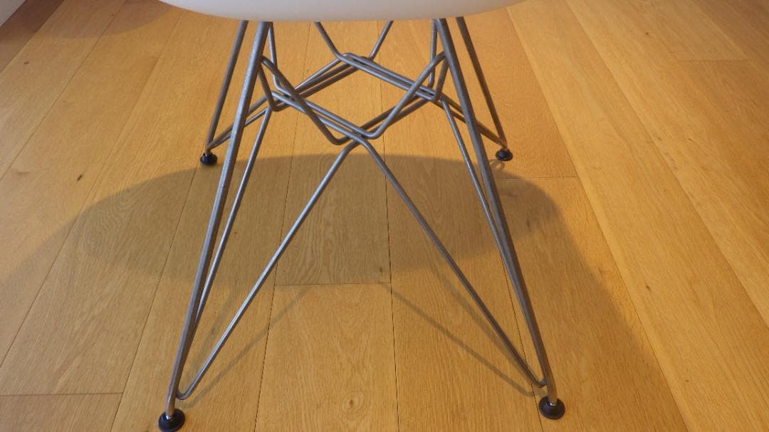 イームズ　プラスチックシェルアーム６　ホワイト