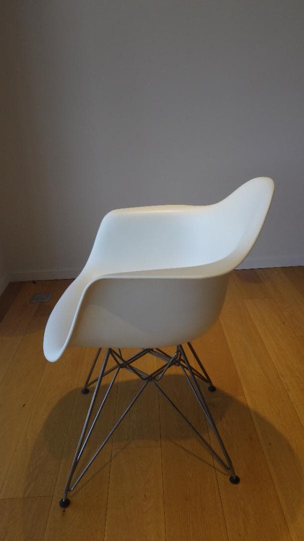 イームズ　プラスチックシェルアーム６　ホワイト