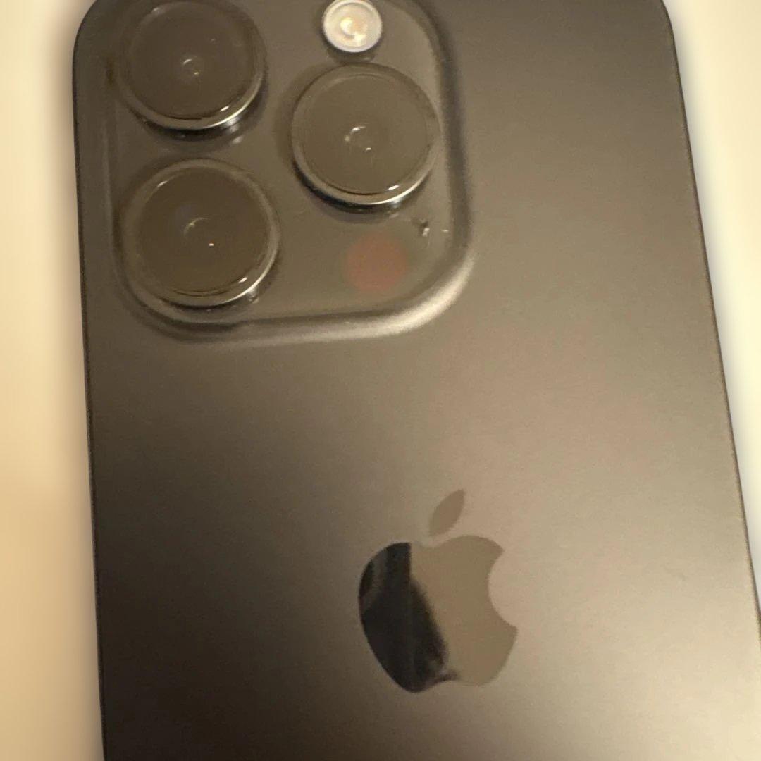 【美品】iPhone 15pro 256GB ブラックチタニウム　本体