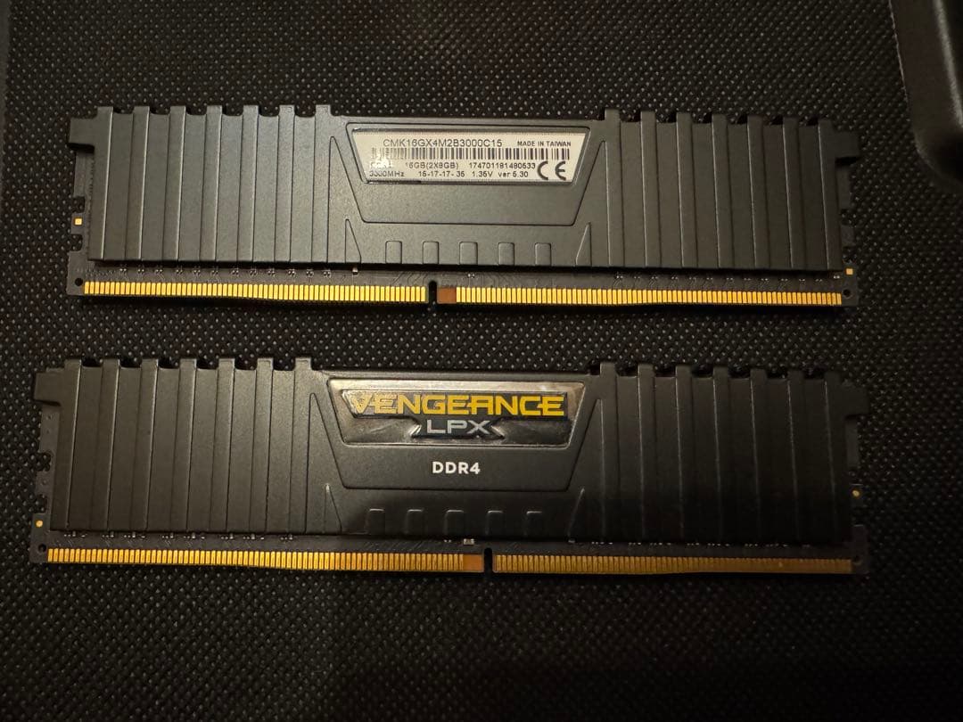 メモリ　corsair ddr4 16GB 3000mhz