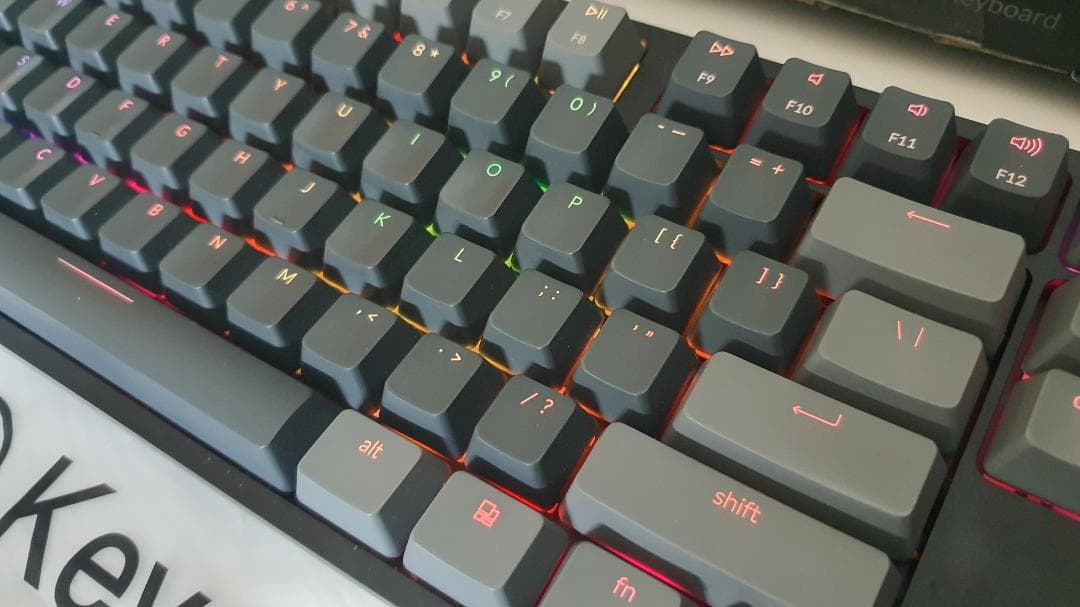 【US配列】Keychron C2 フルサイズメカニカルキーボード（美品・赤軸）