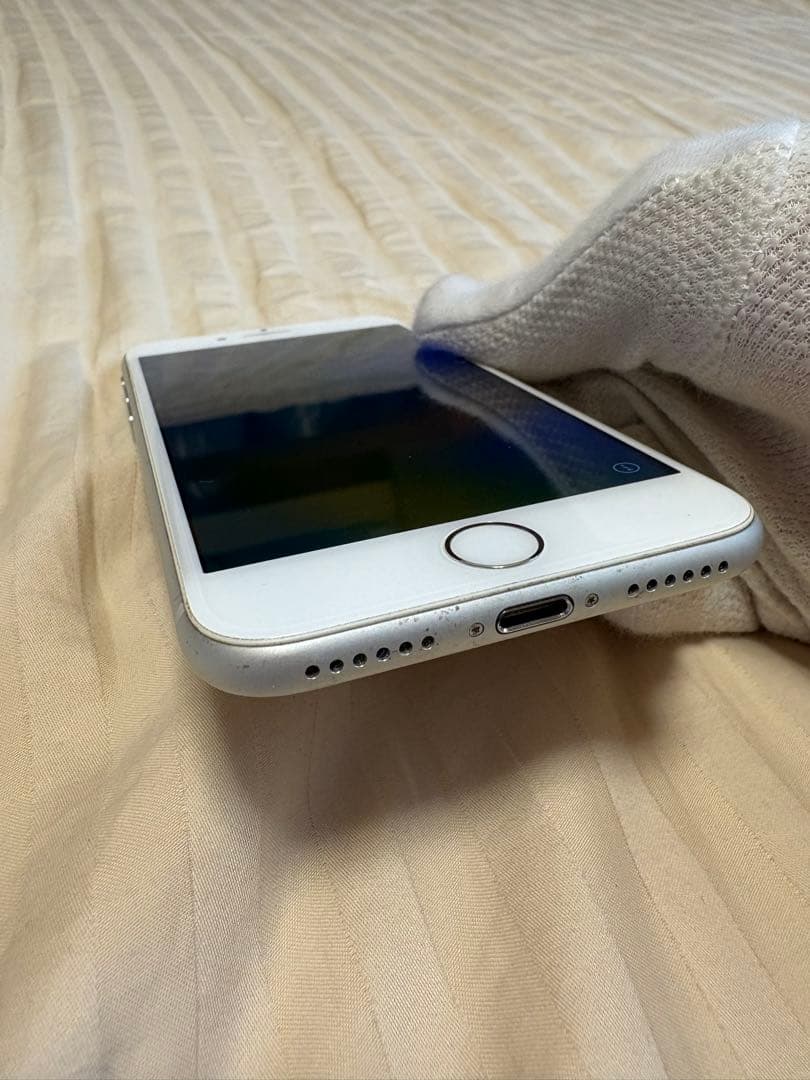 Apple iPhone 8 シルバー 64GB 傷あり