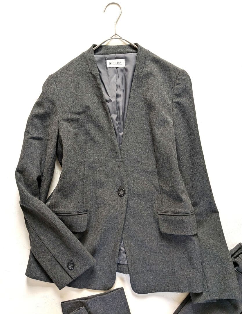 美品　プラステ　パンツスーツ　М・L　ノーカラー総裏　ストレッチ　センタープレス
