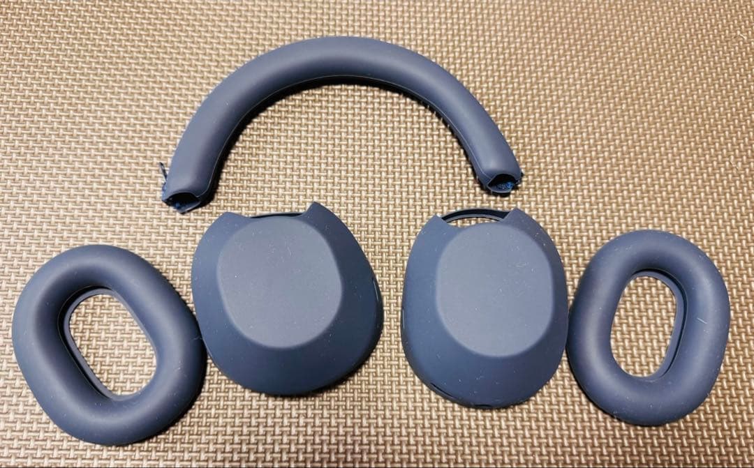 しろ【ほぼ新品】SONY WH-1000XM5 ブラック 　カバー付