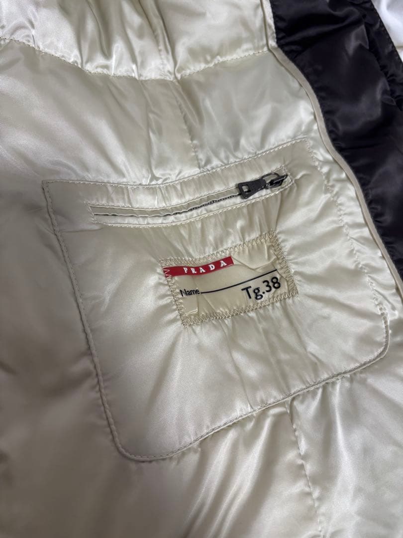 プラダ　ダウンジャケット