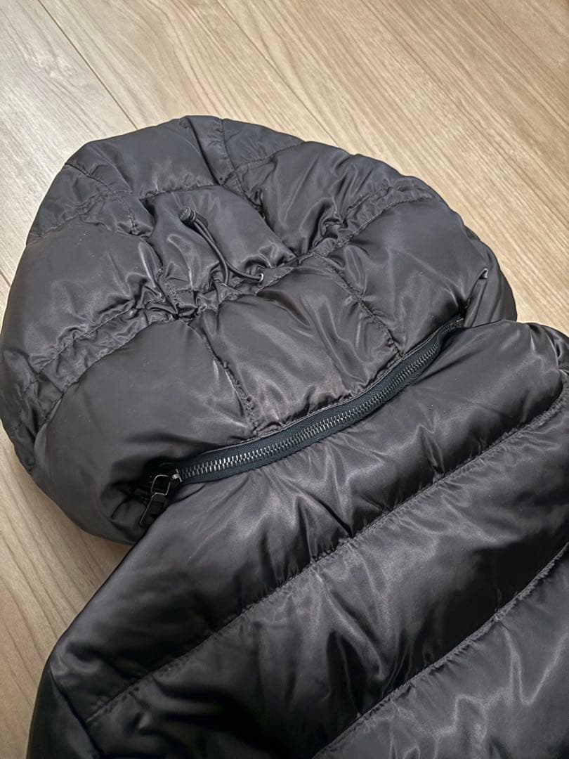 プラダ　ダウンジャケット