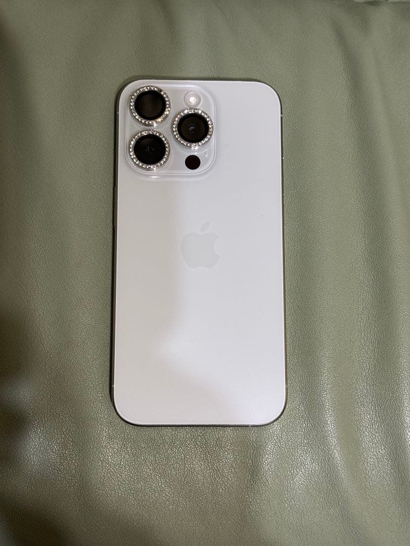 Apple iPhone 15 Pro ホワイト チタニウム箱付き