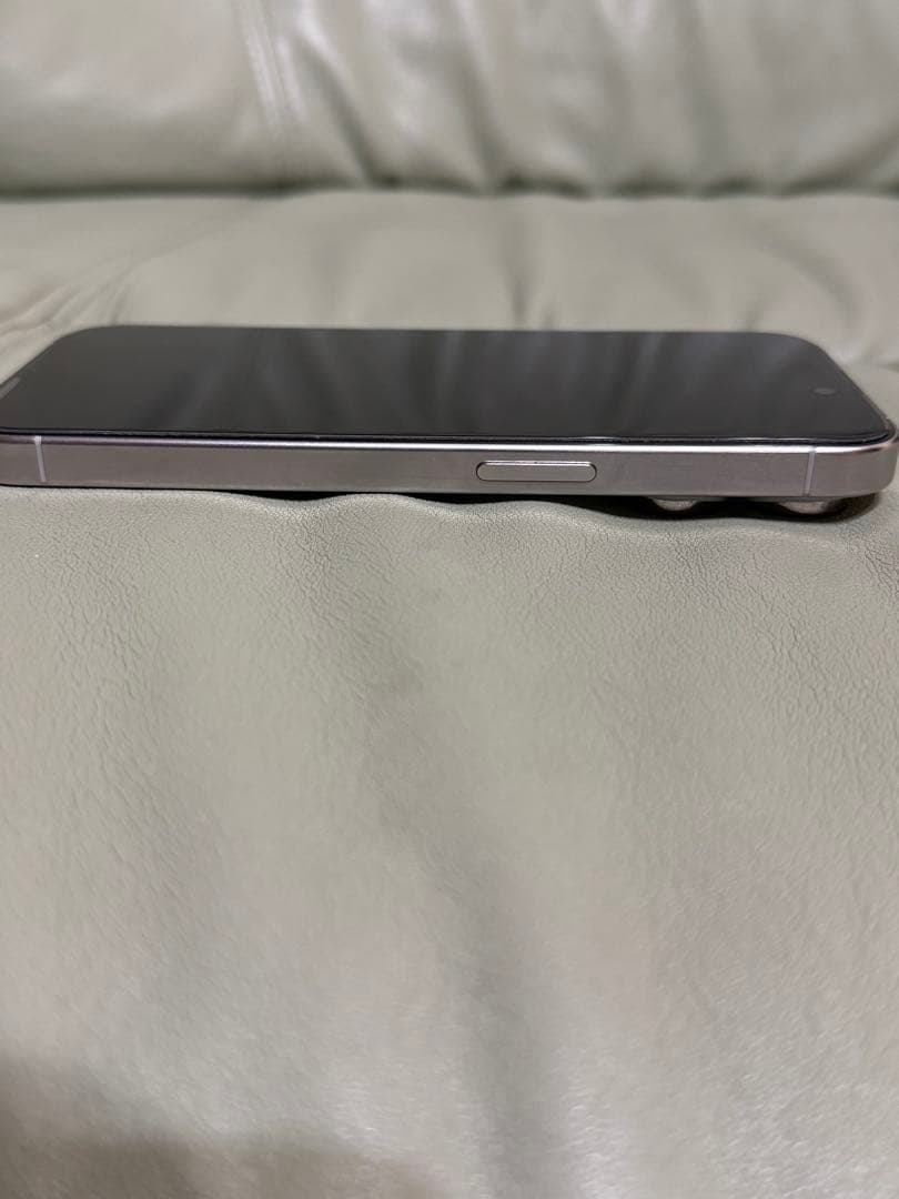 Apple iPhone 15 Pro ホワイト チタニウム箱付き