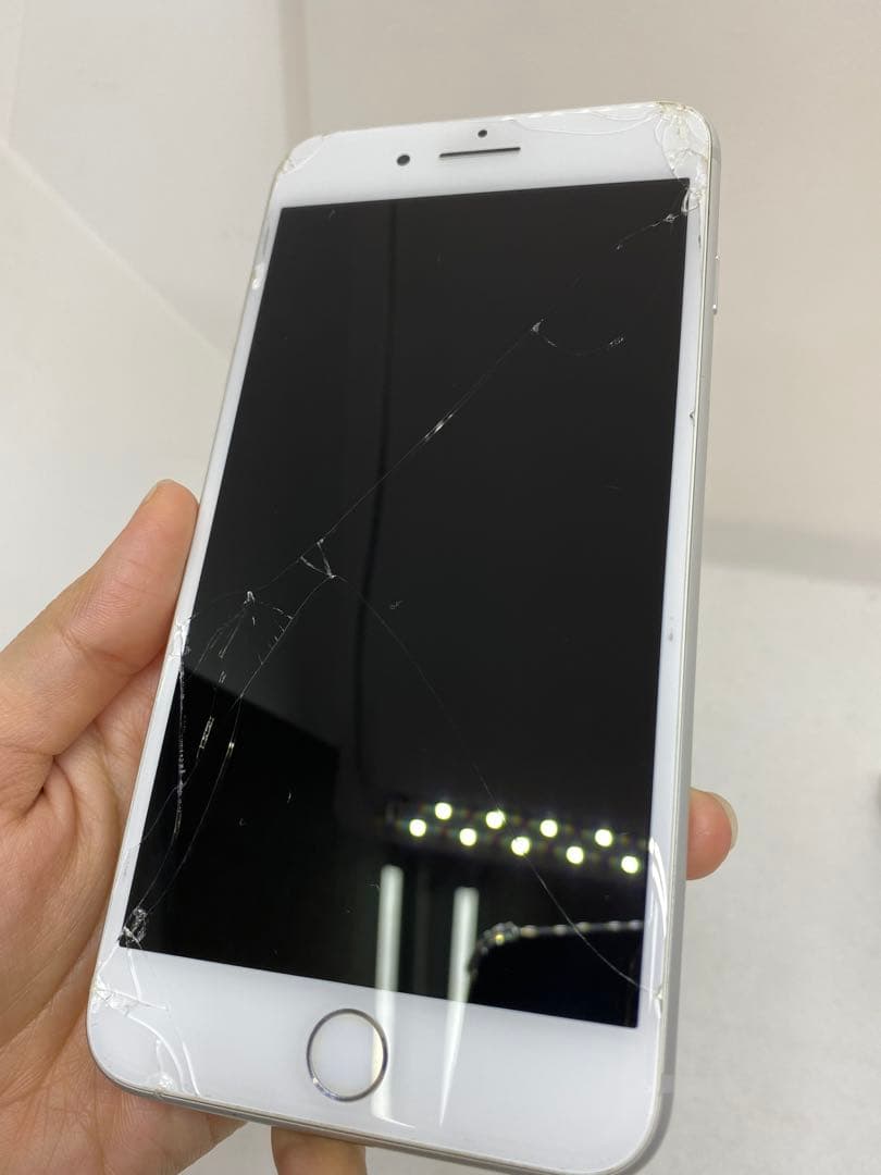 iPhone 8 Plus 64GB SIMフリー　28532