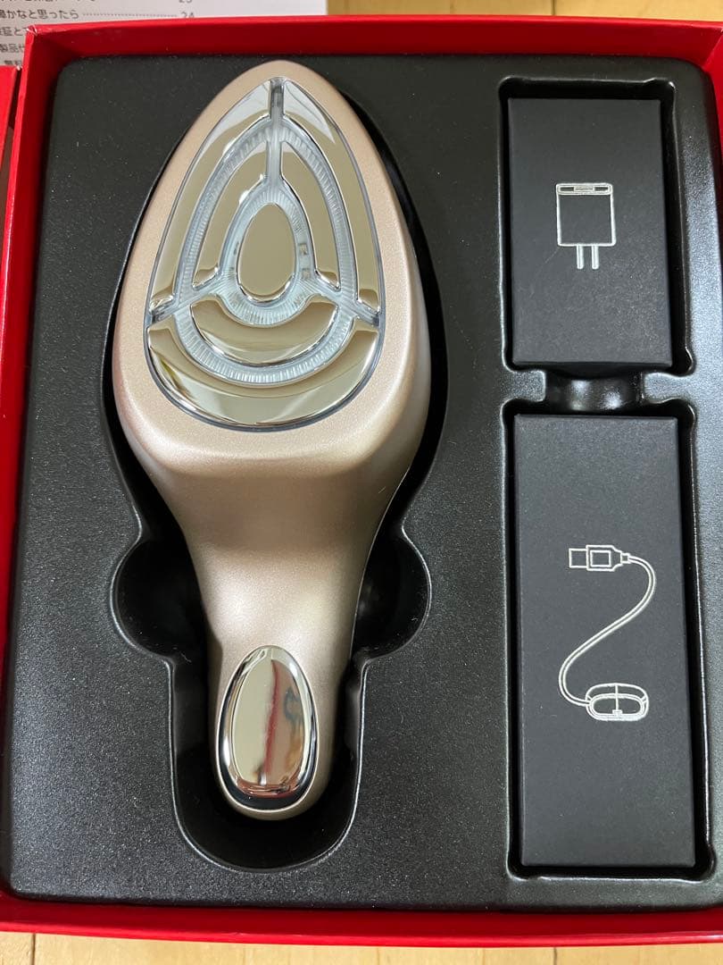 IKKOさんプロデュース　MEラボンエクラ　美顔器