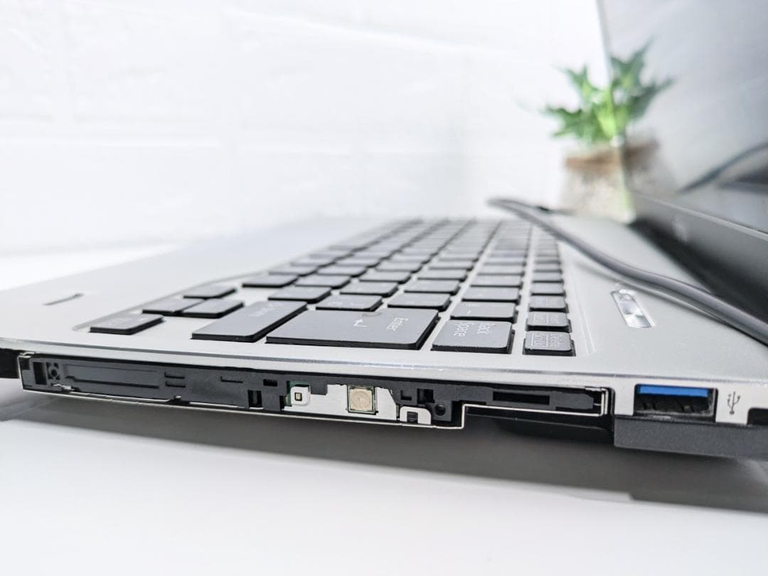 Windows11ノートパソコン✨オフィス付き✨富士通　爆速SSD　Wi-Fi