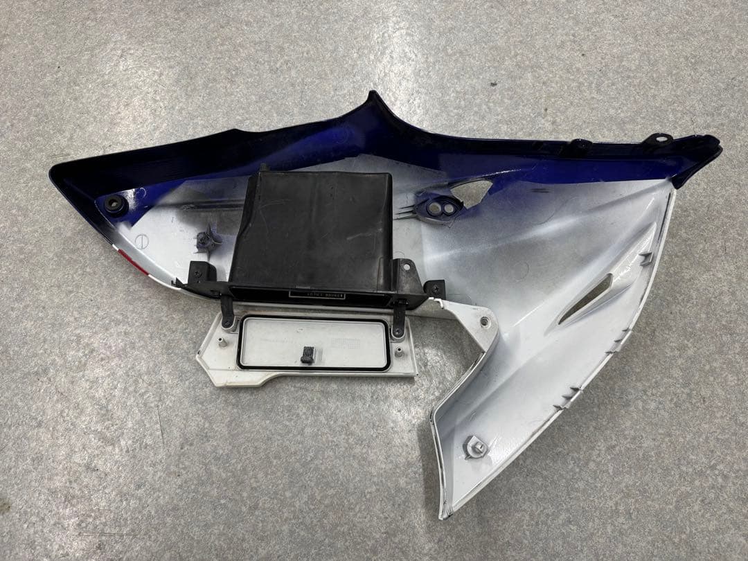 cb400スーパーボルドール アッパーカバー