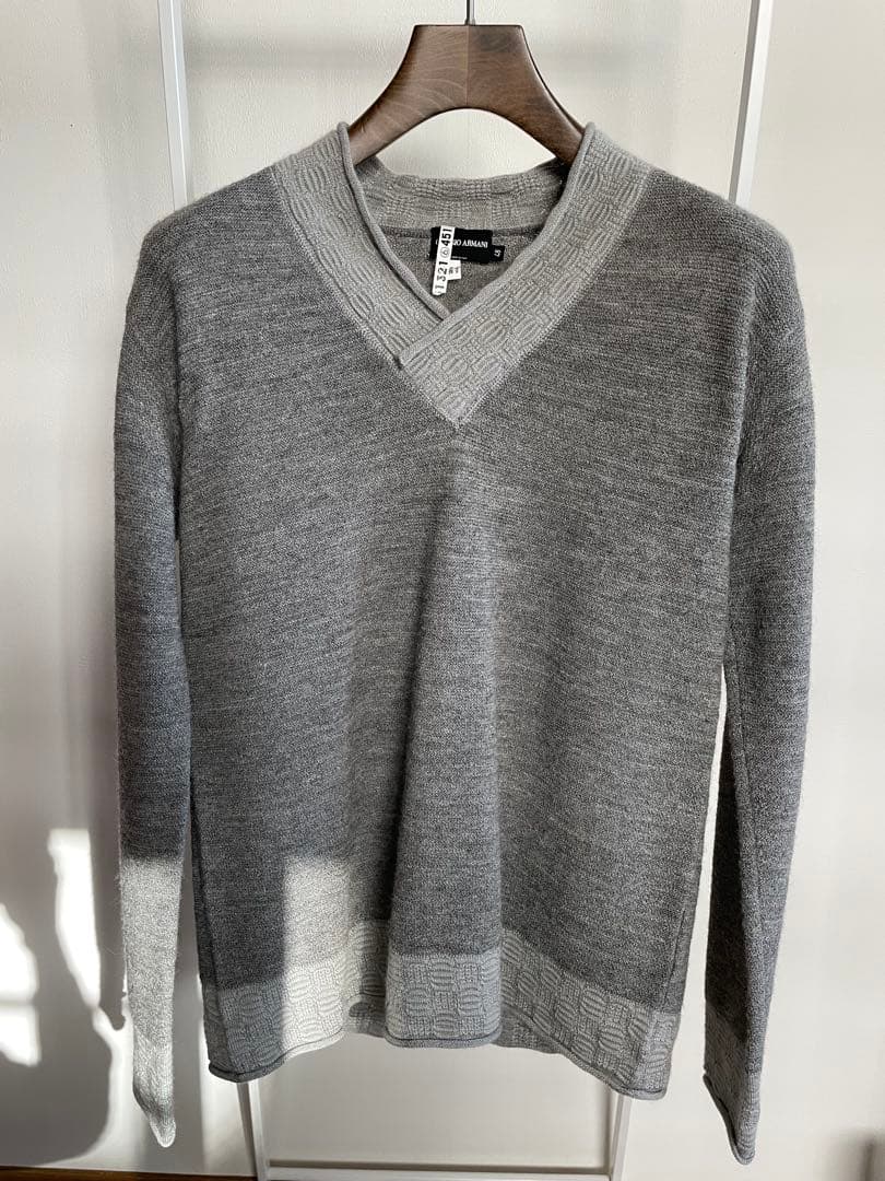 【極美品】ジョルジオアルマーニ　デザインVネックニット　４８　グレー　アルパカ