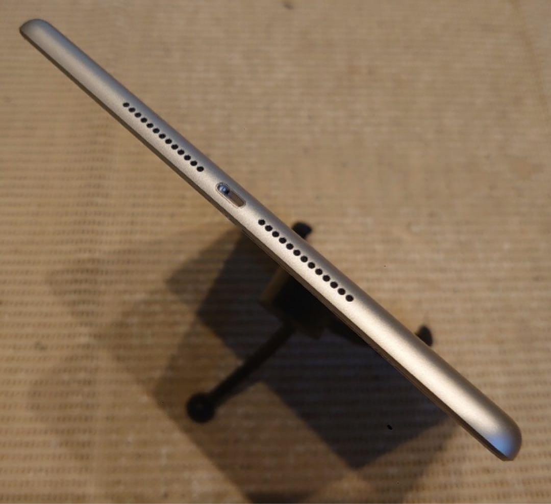 完動品SIMフリーiPad第5世代(A1823)本体32GB送料込W47Z3