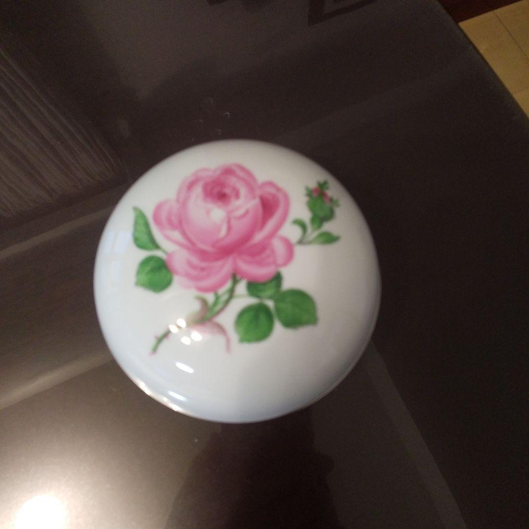 最終お値下げです。マイセンのピンクの薔薇の小物入れ