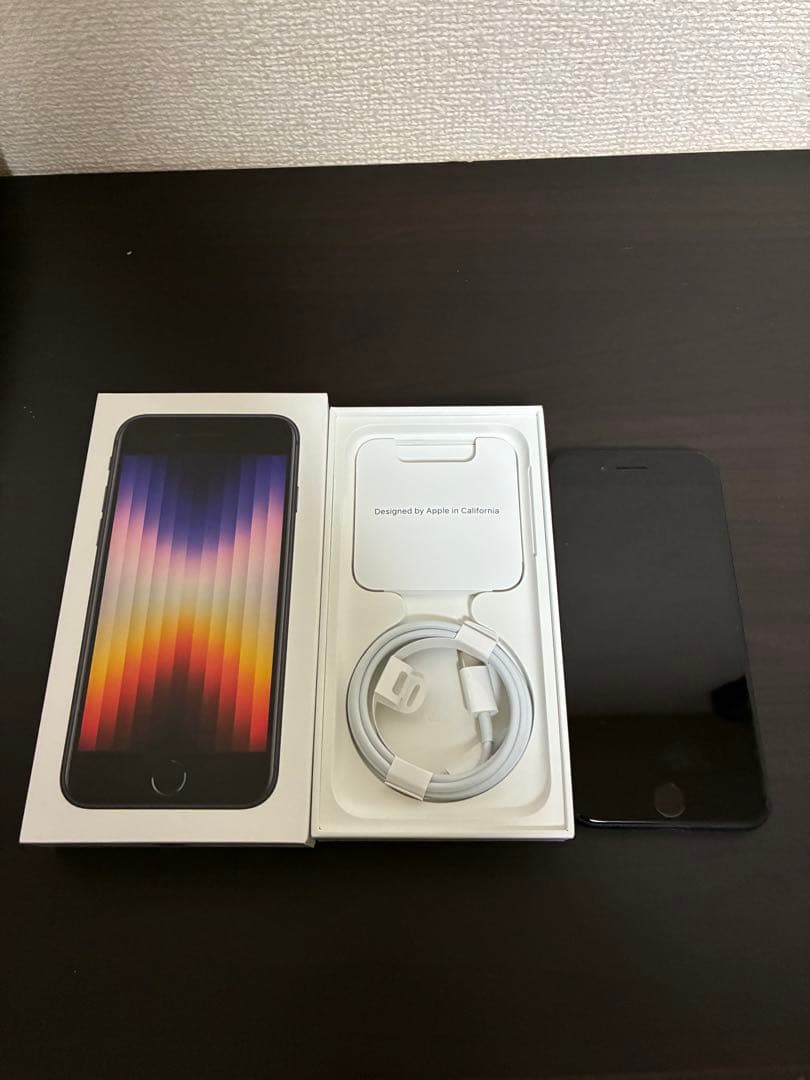 Apple iPhone SE (第3世代) 本体 充電ケーブル付き