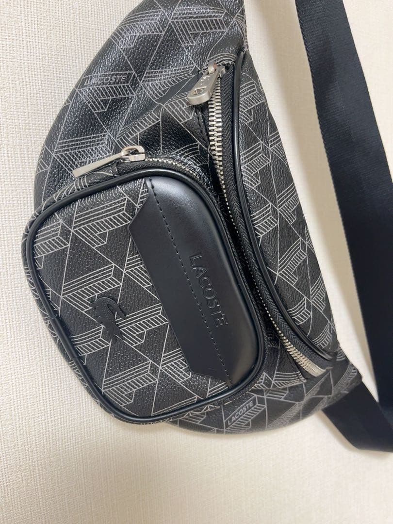 ラコステ LACOSTE ボディバッグ　モノグラム
