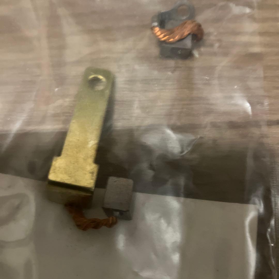 リード100純正セルモーターとオーバーホール用ブラシ