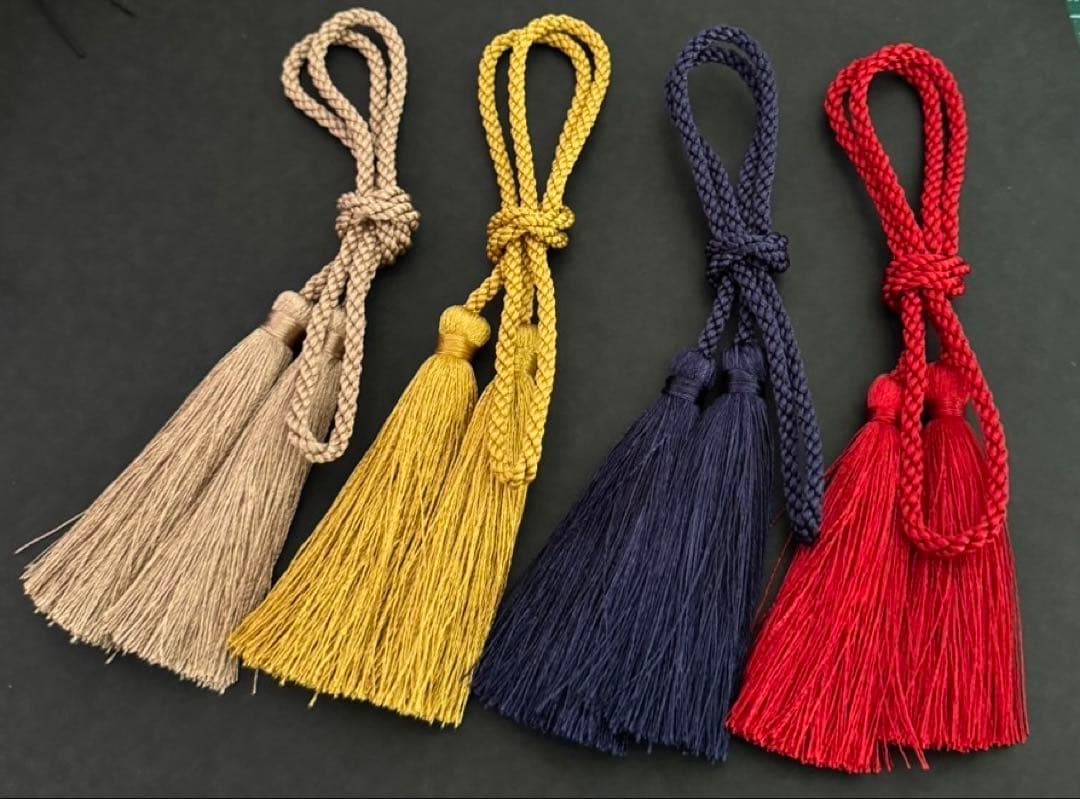 つまみ細工　髪飾り　濃いエンジ　黒　ゴールド