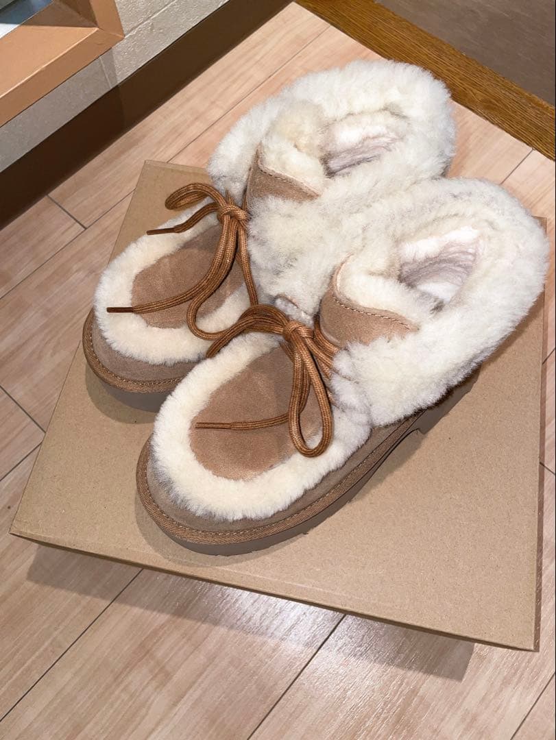 靴 UGG Esmee Lace Up