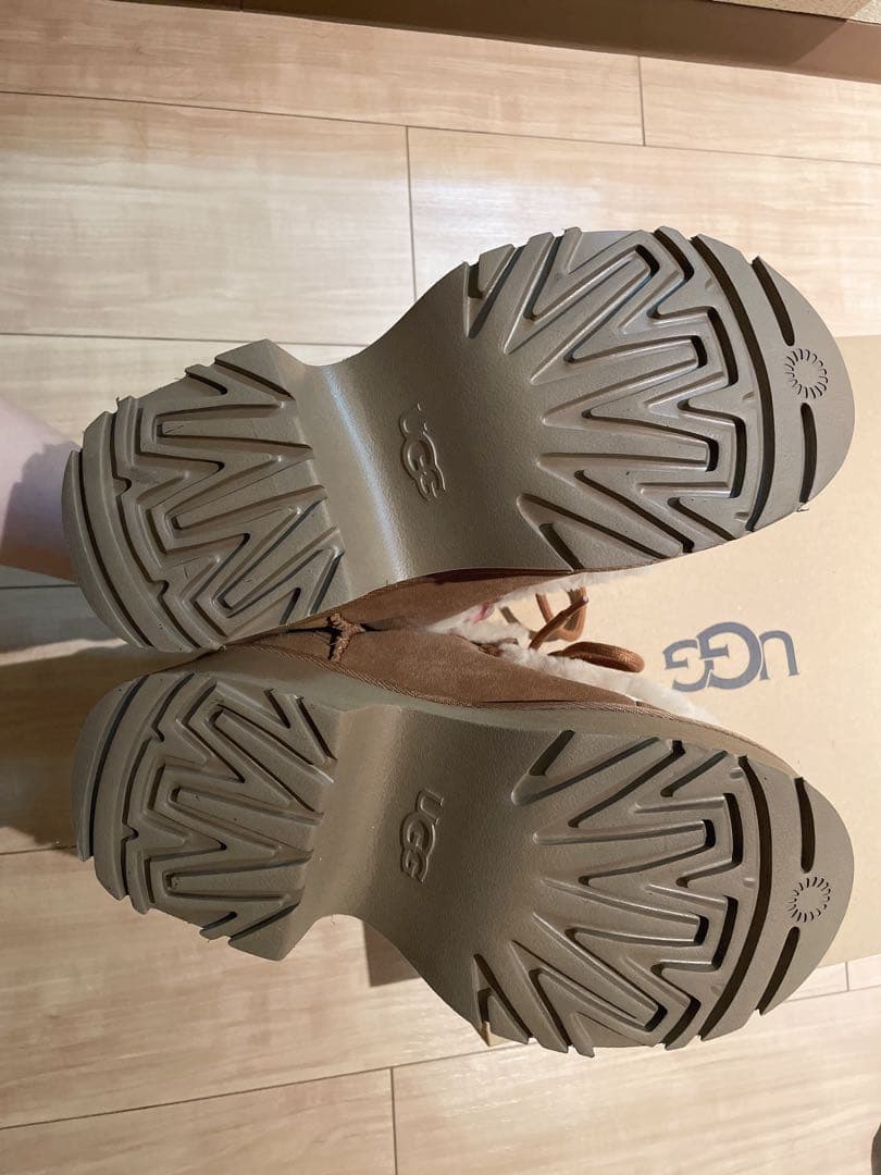 靴 UGG Esmee Lace Up