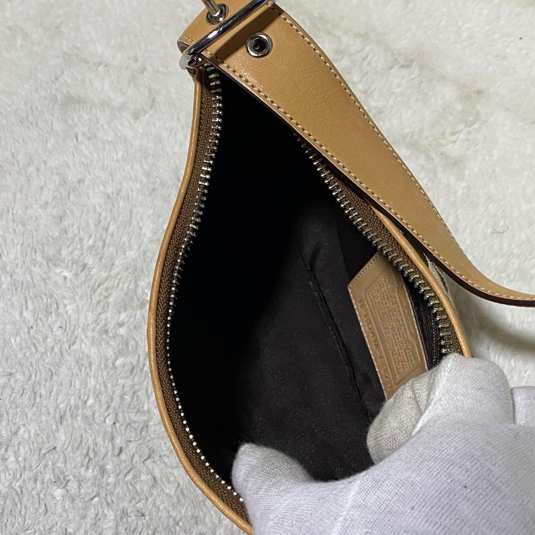 美品 coach アクセサリーポーチ　ワンショルダーバッグ　シグネチャー