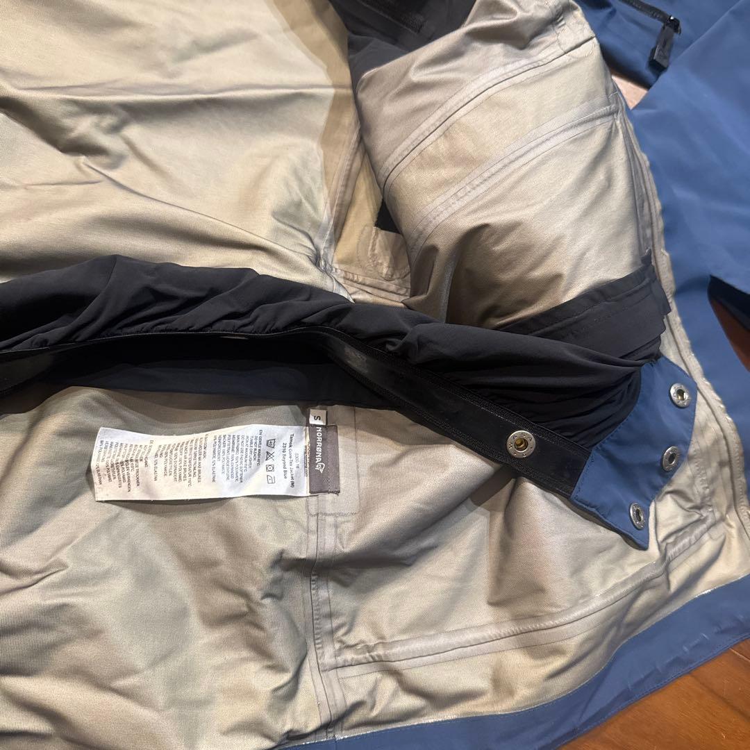 ノローナ　タモック　スノーボードウェア上 ゴアテックス