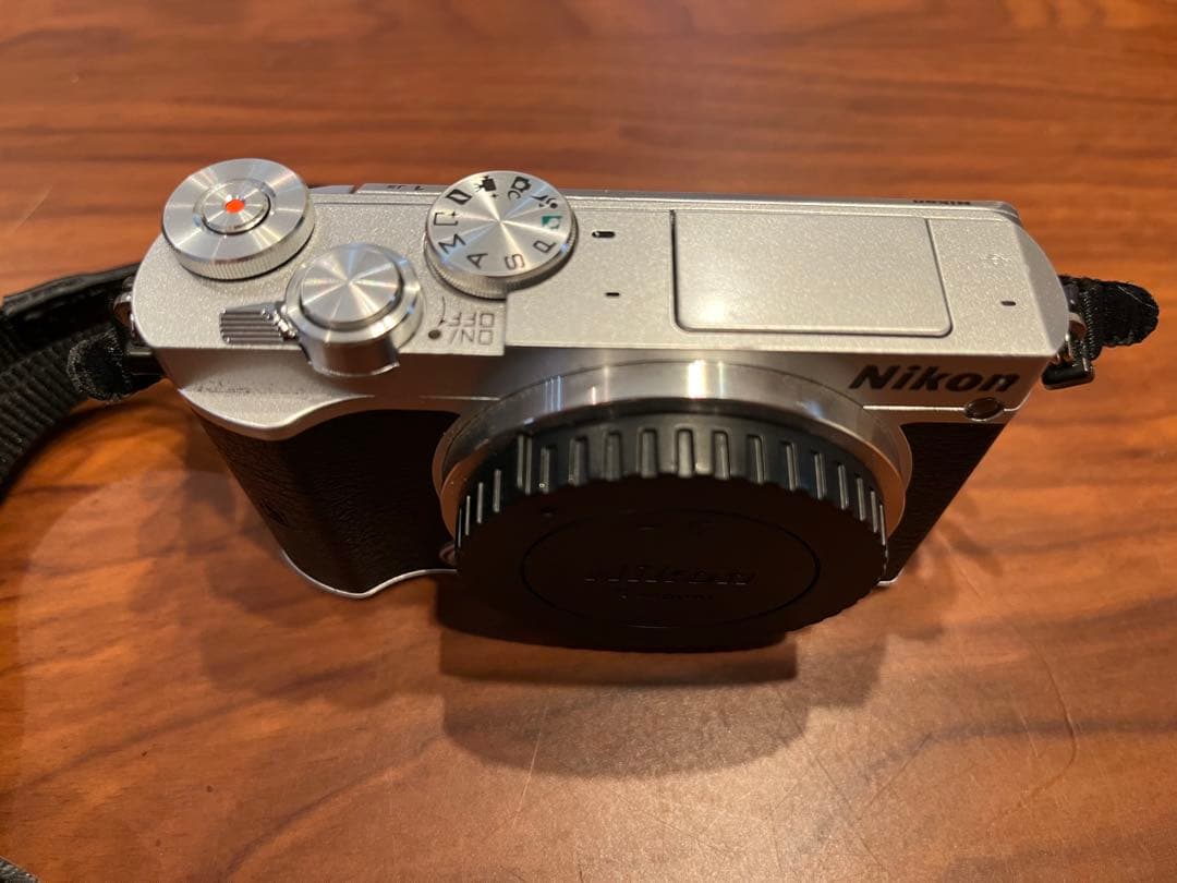 Nikon 1 J5 ダブルレンズキット（SDカード無し）