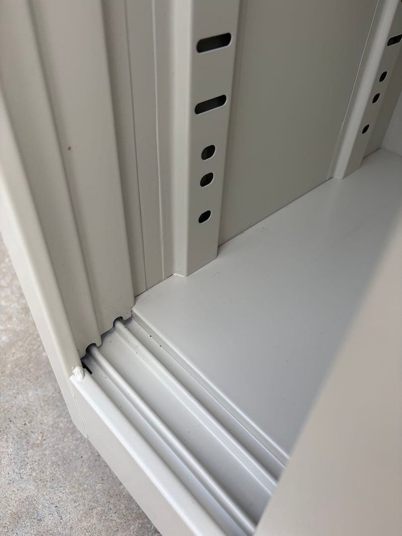 スチール書庫　事務用品　鍵付き　事務　収納　棚