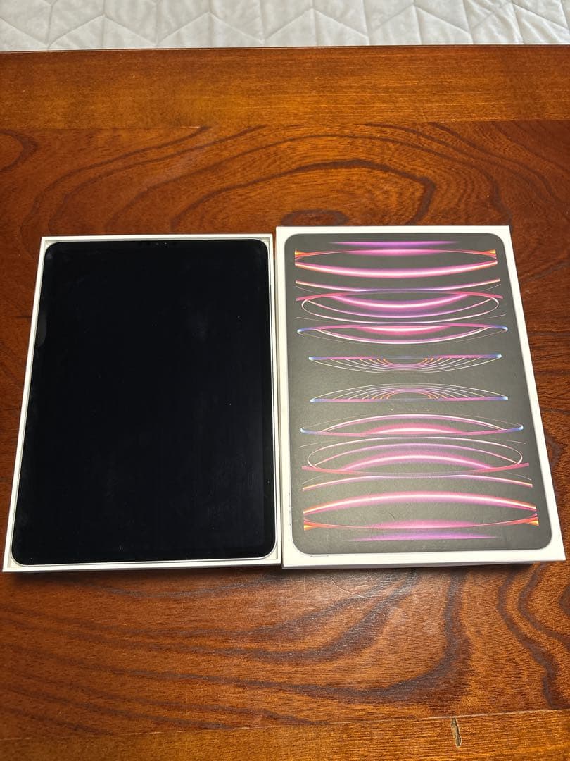 iPad Pro 11インチ　第4世代 256GB Wi-Fiモデル　充電器付き