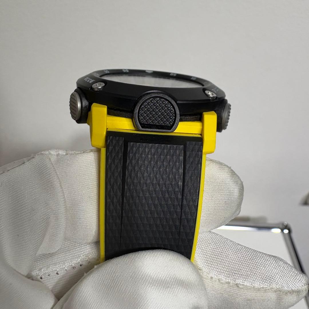 美品 G-SHOCK GA-2000-1A9JF カーボンコアガード構造