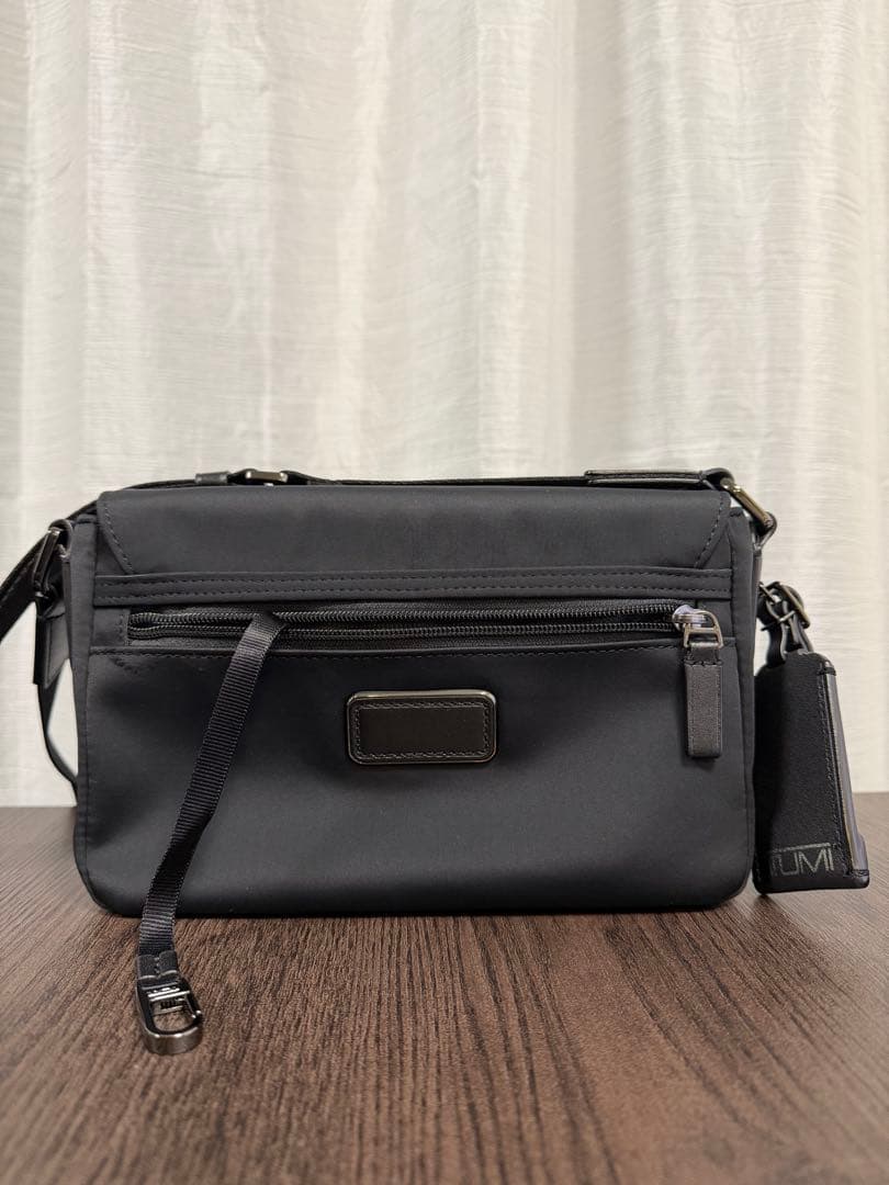 TUMI ブラック ショルダーバッグ