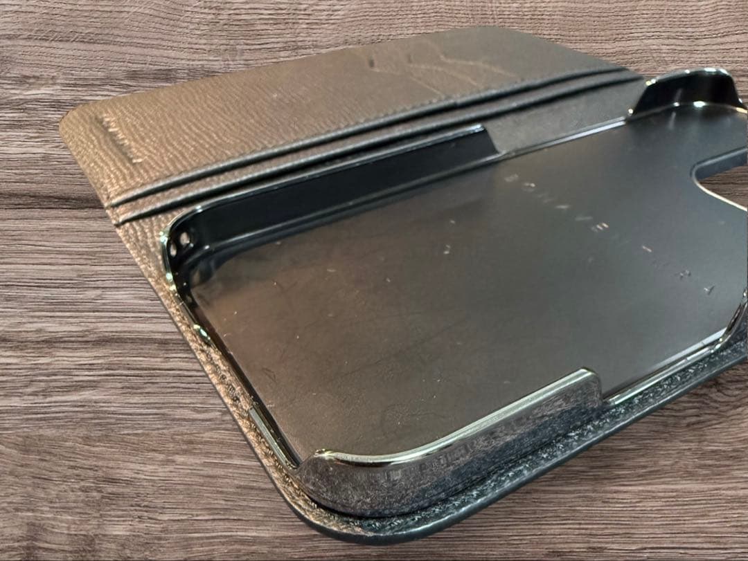 ボナベンチュラ iPhone 16 Pro用 ノービレレザー手帳型ケース（黒）