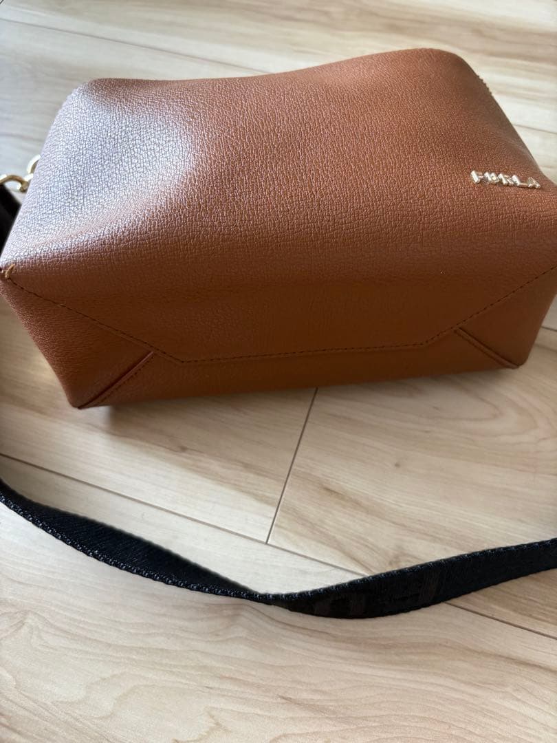 極美品★FURLA フルラ★AMICA クロスボディバッグ（ブラウン）