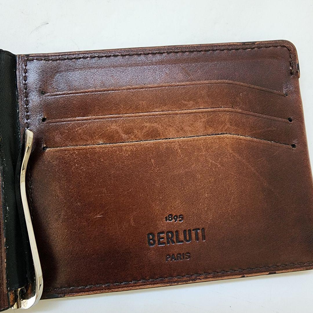 【良品】ベルルッティ カリグラフィ マネークリップ 折り財布 ブラウン系 レザー