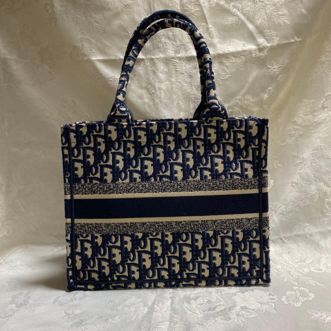 ロゴパターン　ハンドバッグ