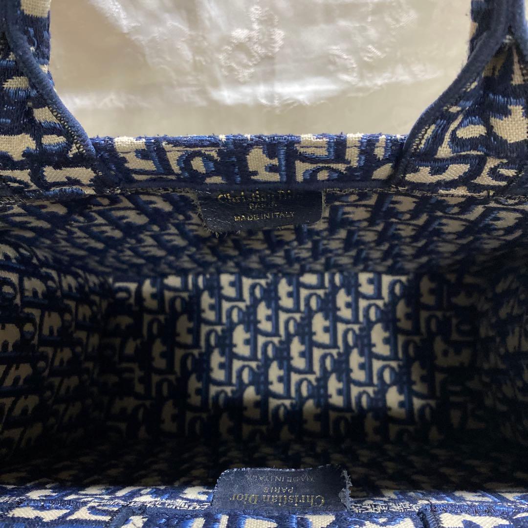 ロゴパターン　ハンドバッグ